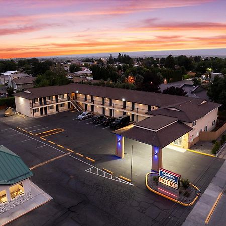 Quincy Inn And Suites Екстериор снимка