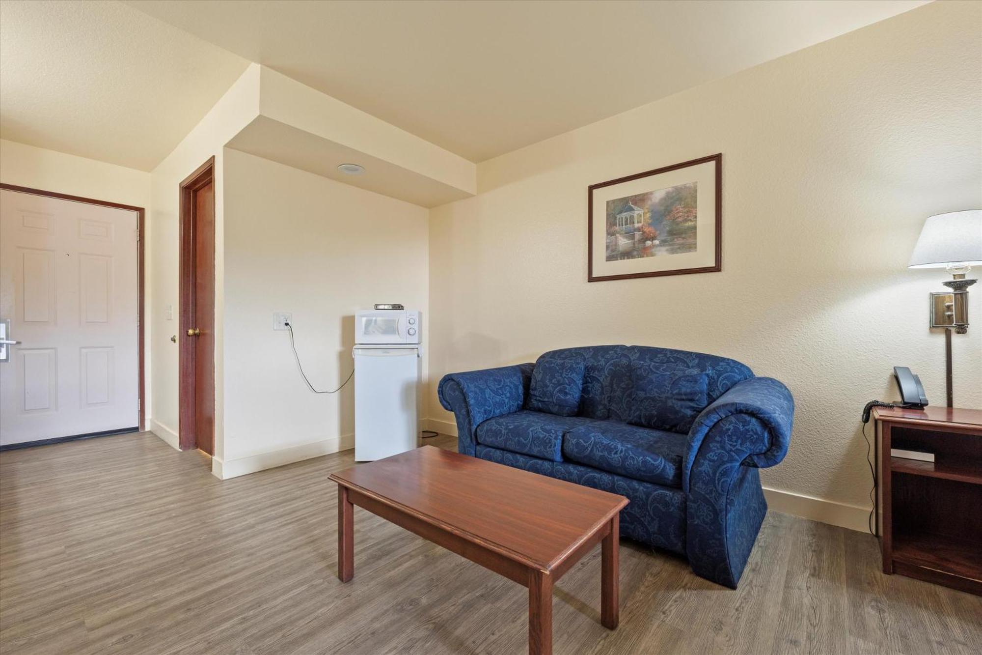 Quincy Inn And Suites Екстериор снимка