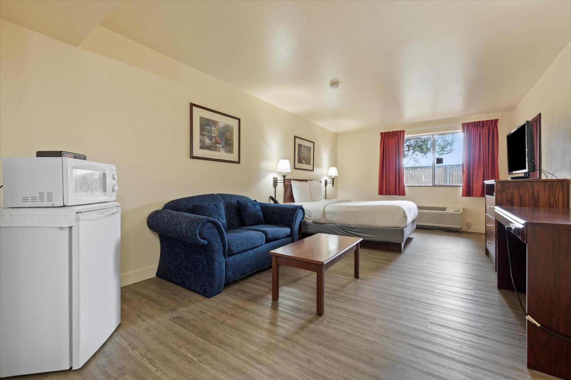 Quincy Inn And Suites Екстериор снимка