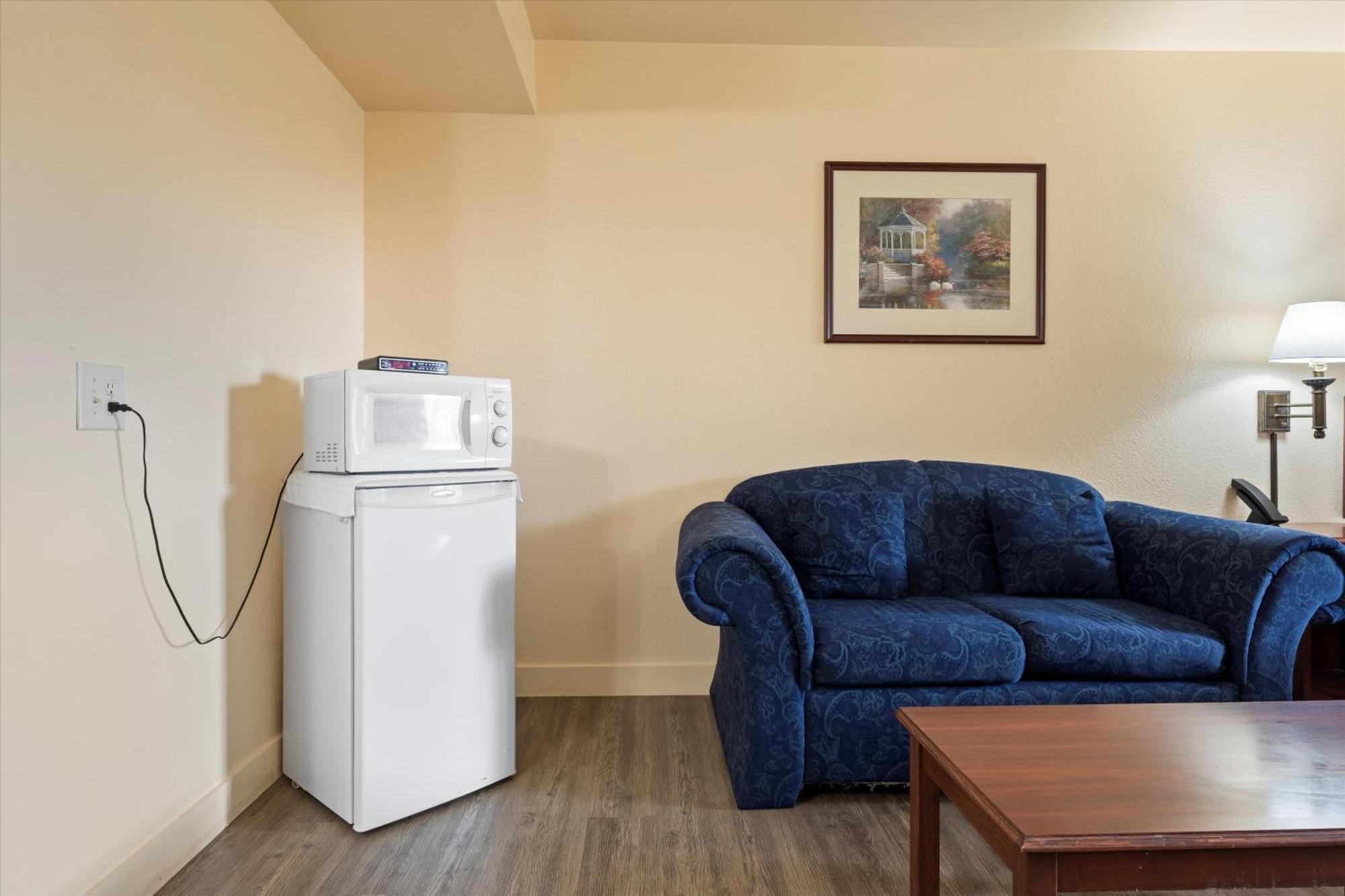 Quincy Inn And Suites Екстериор снимка