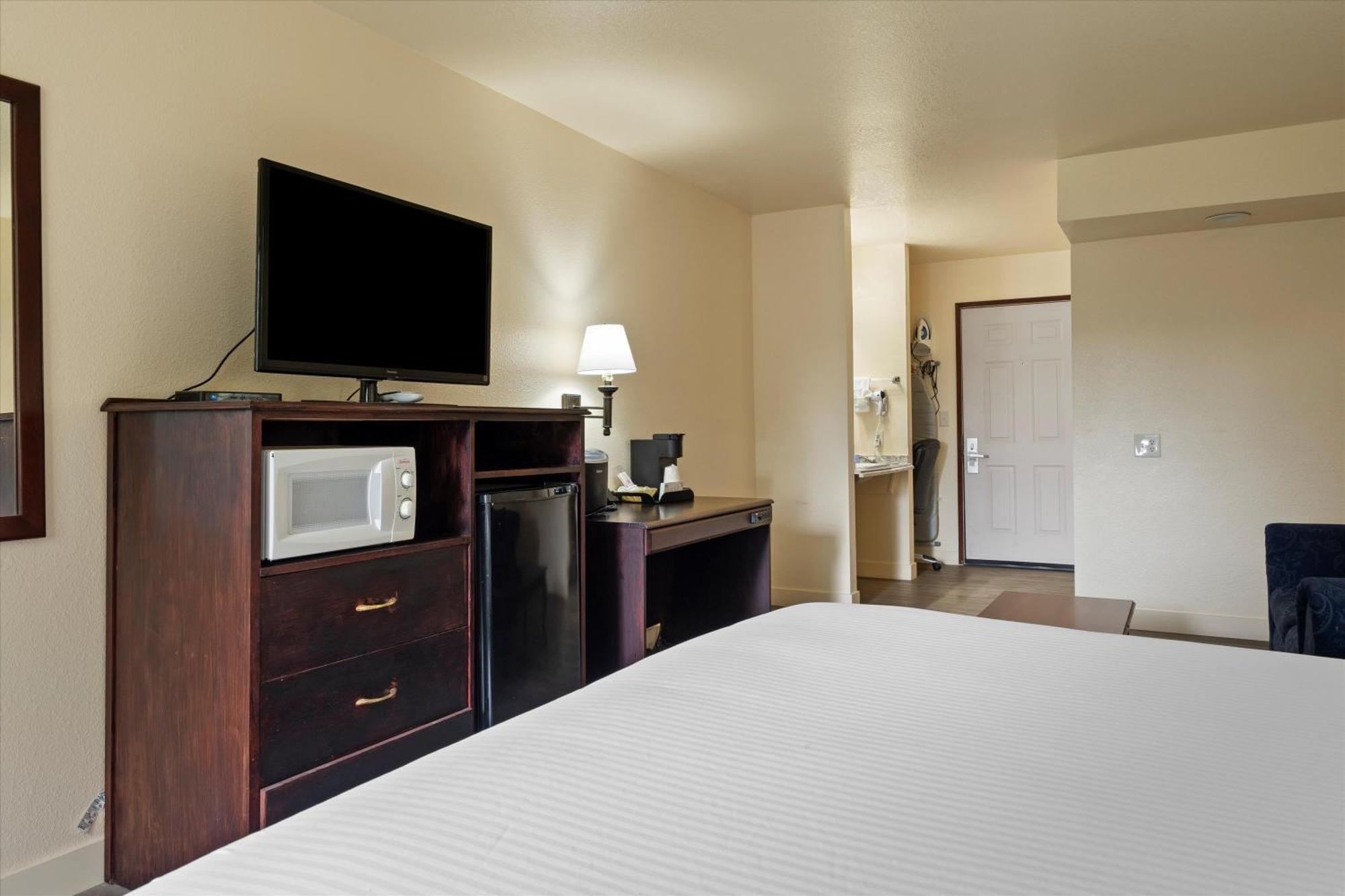 Quincy Inn And Suites Екстериор снимка