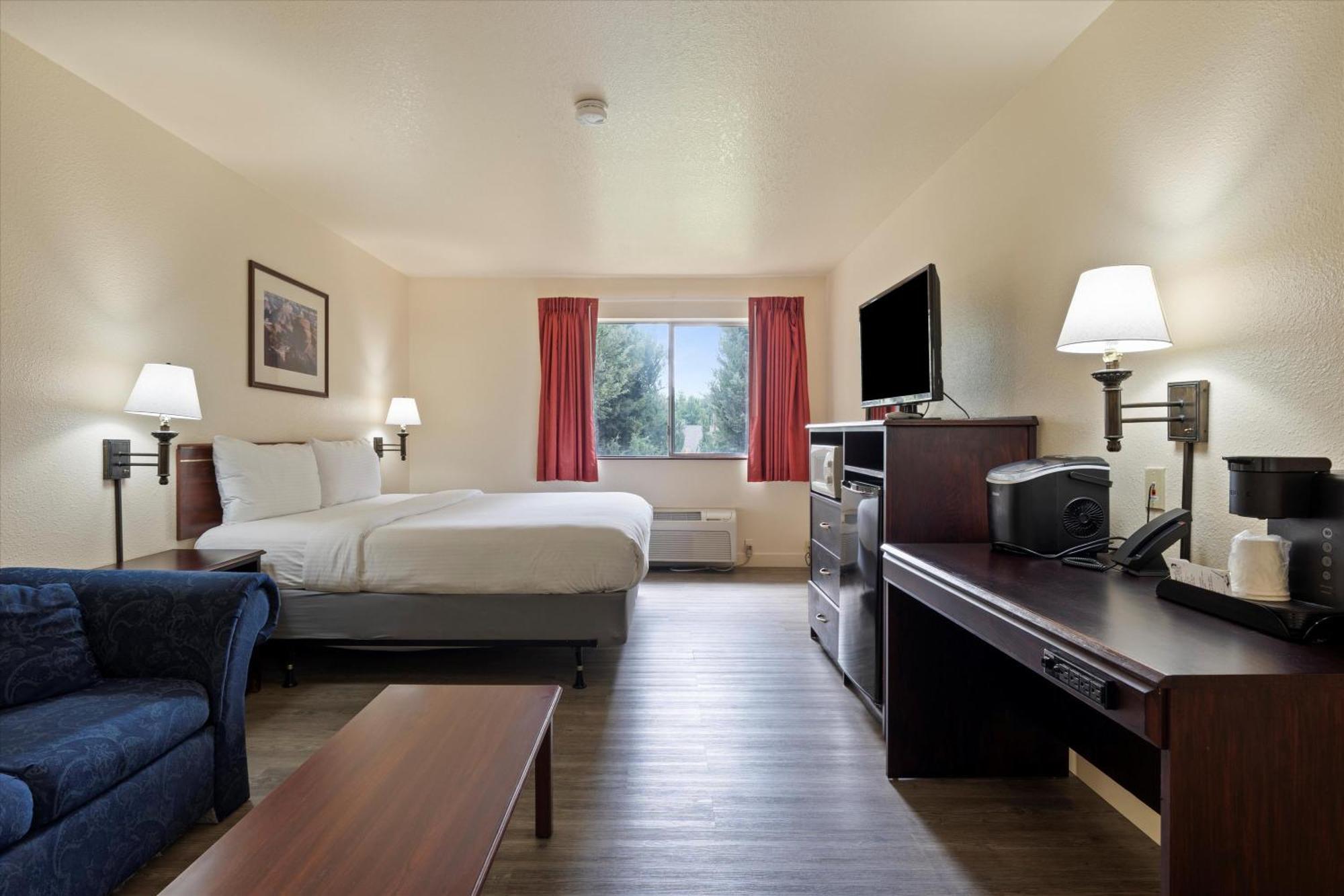 Quincy Inn And Suites Екстериор снимка