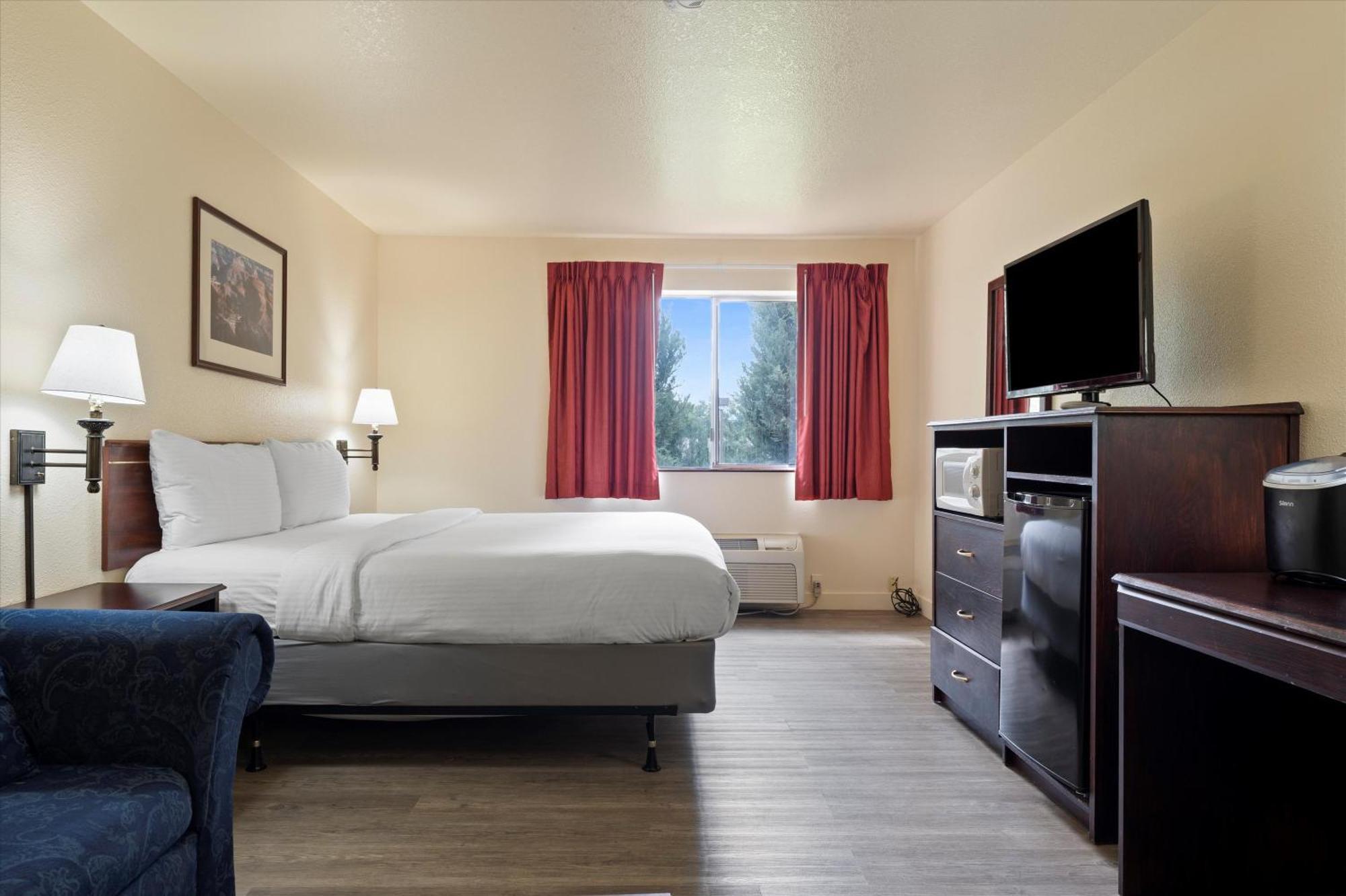 Quincy Inn And Suites Екстериор снимка