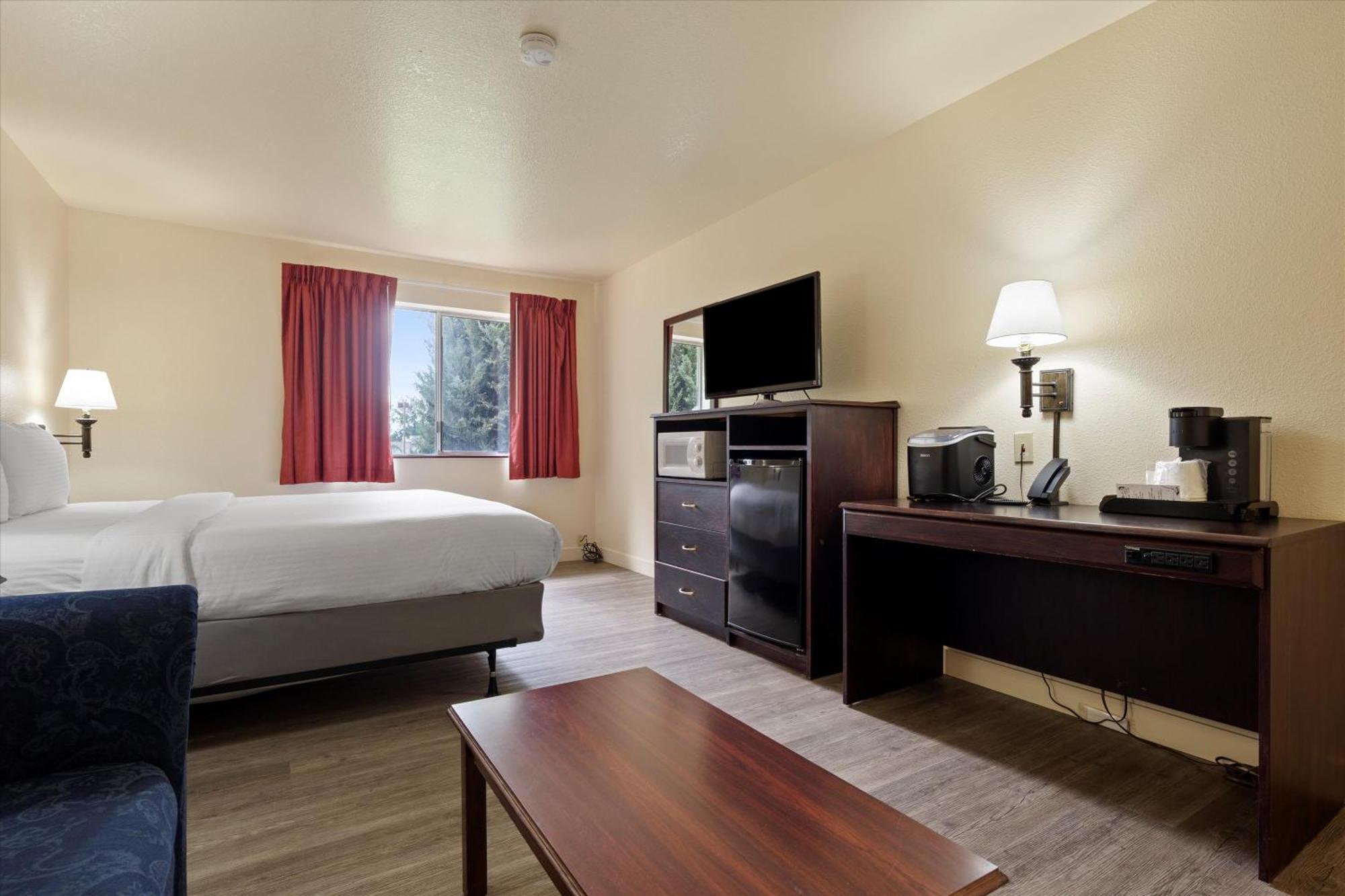 Quincy Inn And Suites Екстериор снимка