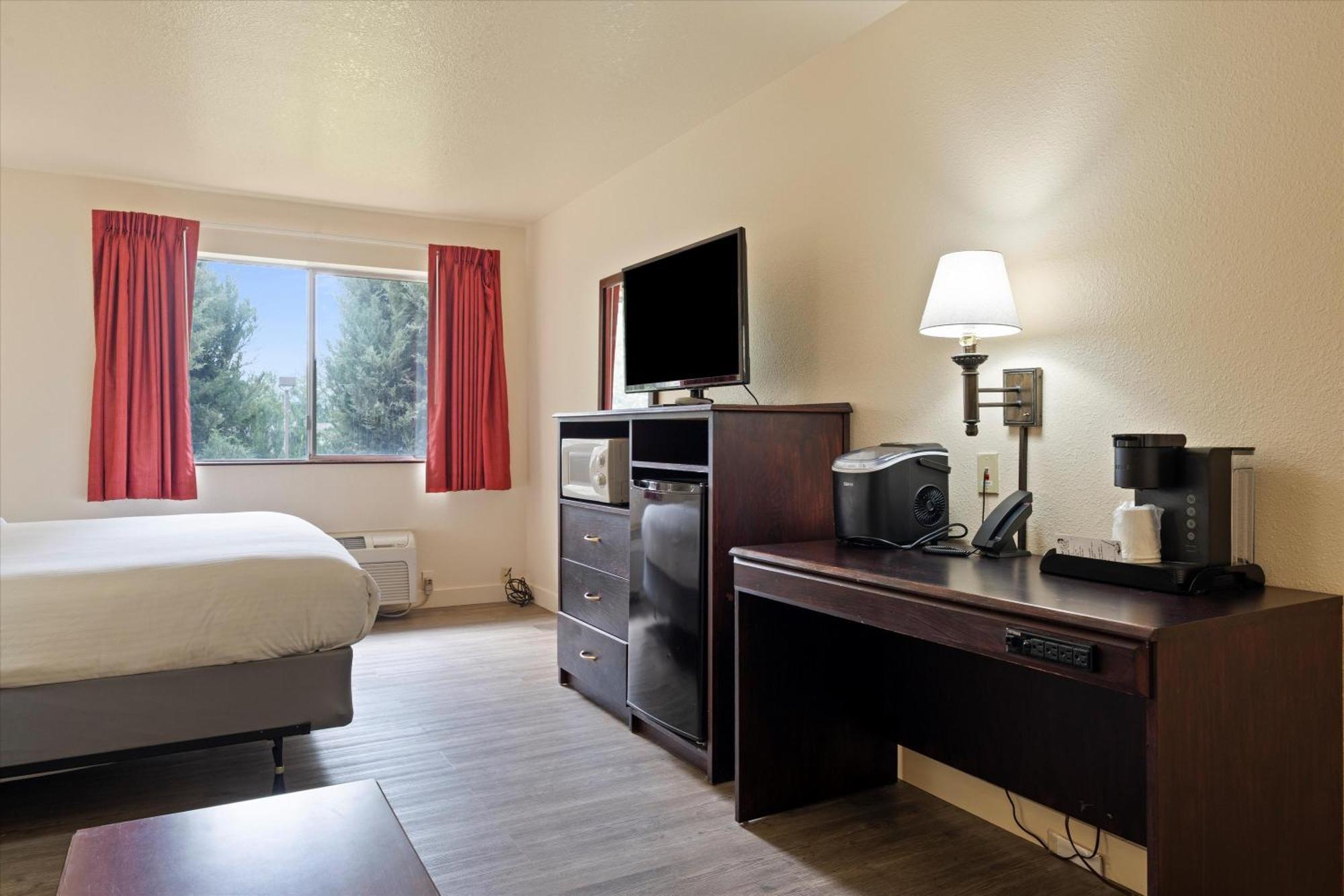 Quincy Inn And Suites Екстериор снимка