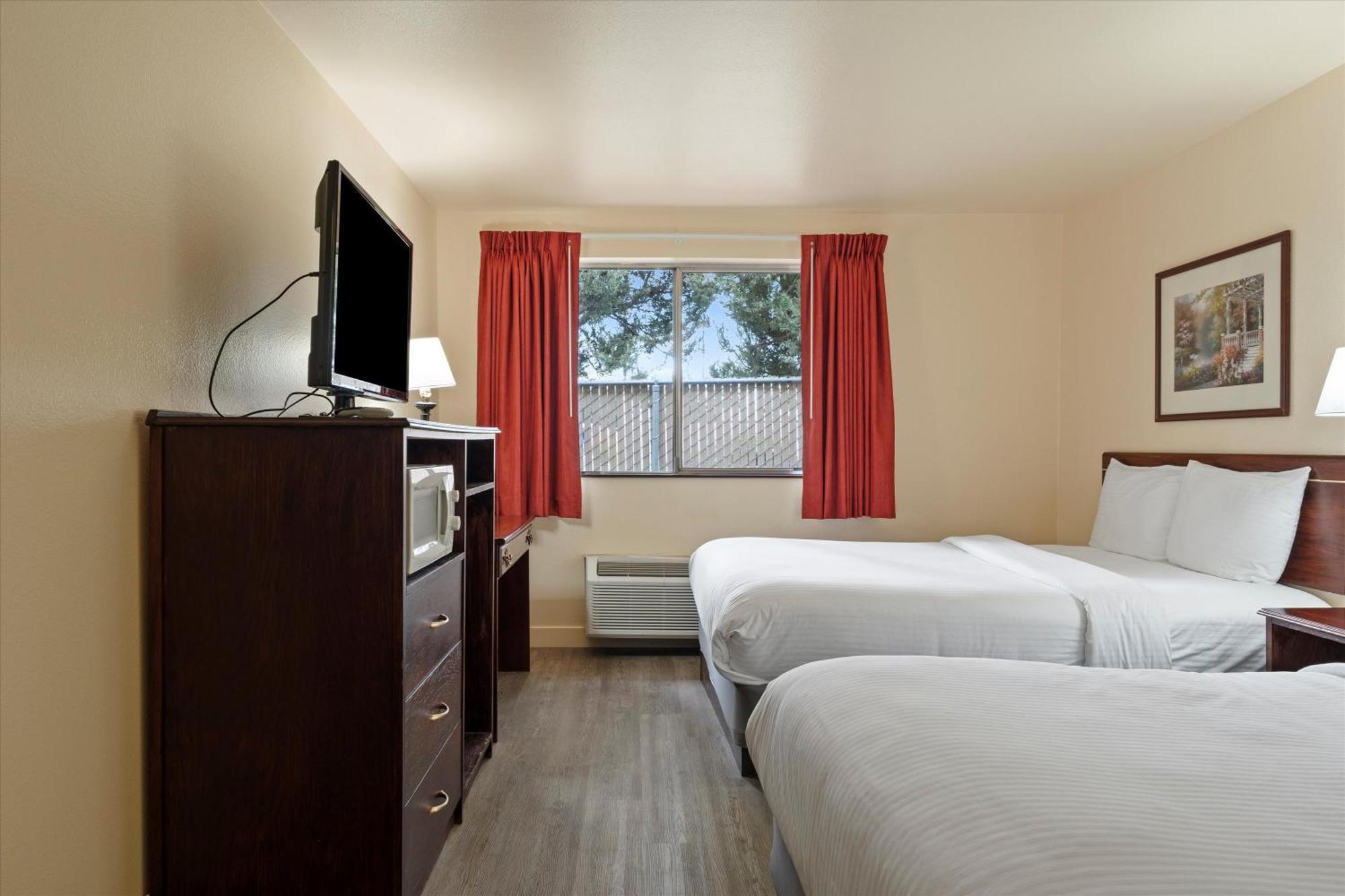 Quincy Inn And Suites Екстериор снимка