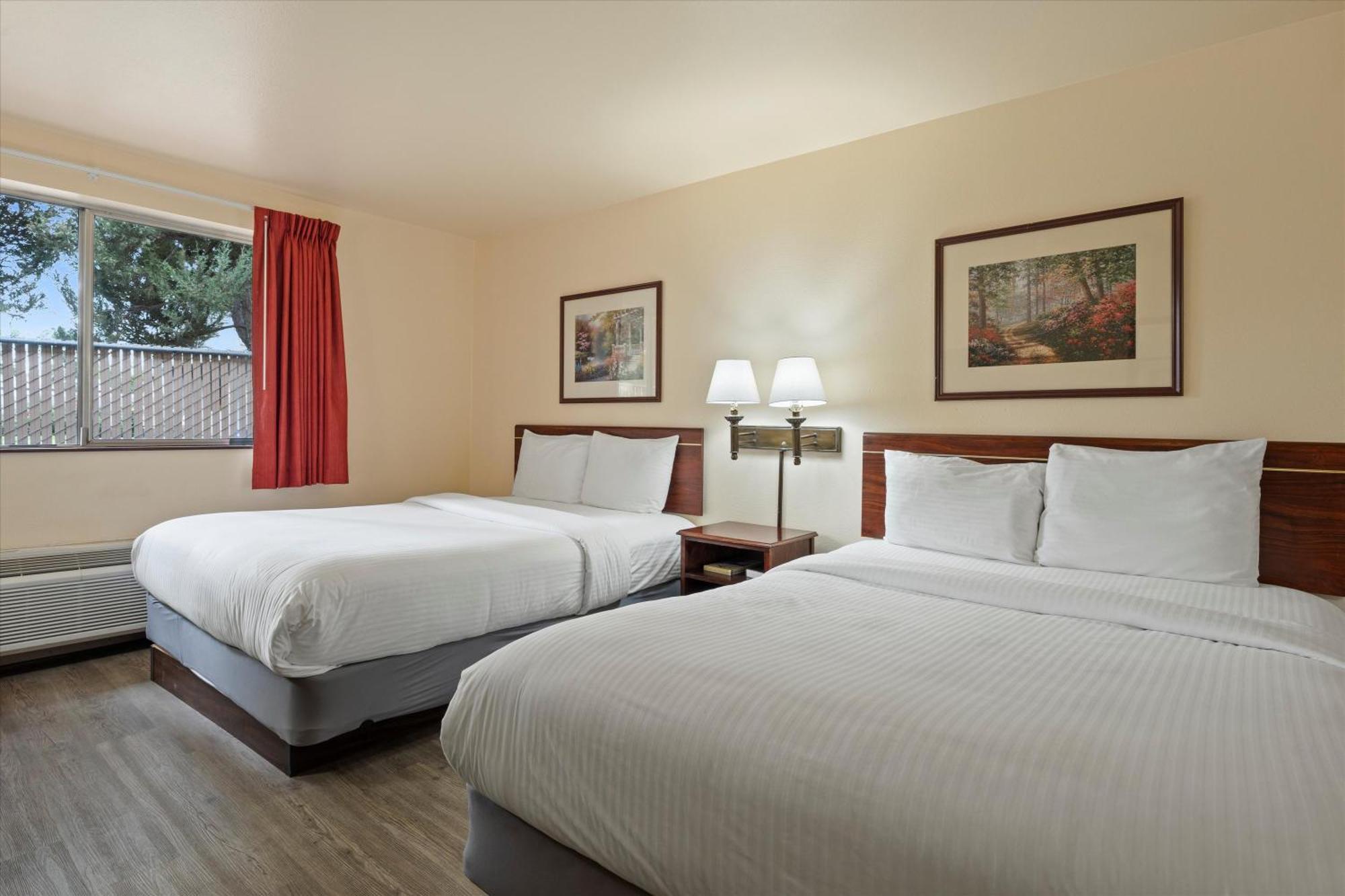 Quincy Inn And Suites Екстериор снимка
