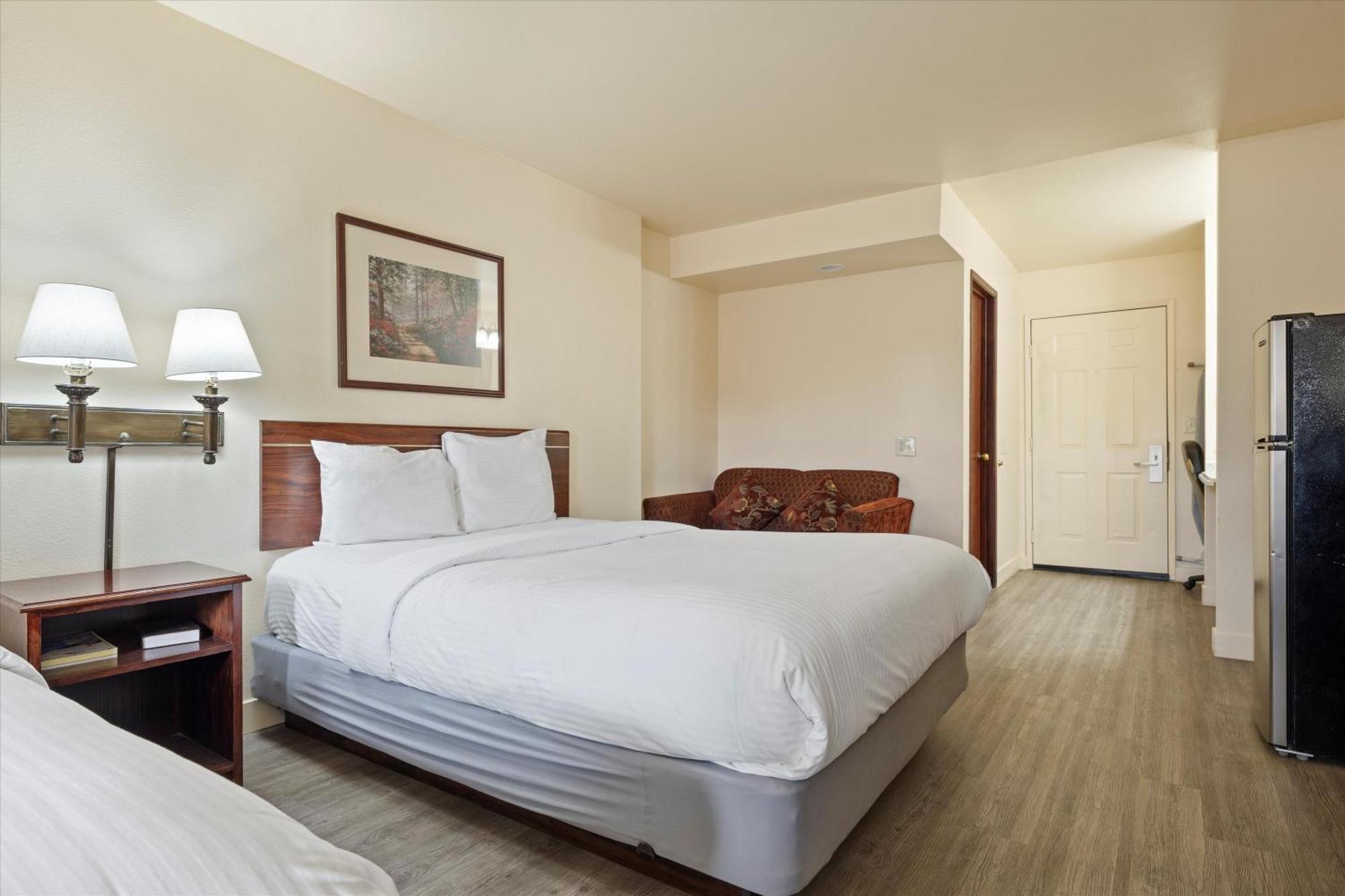 Quincy Inn And Suites Екстериор снимка