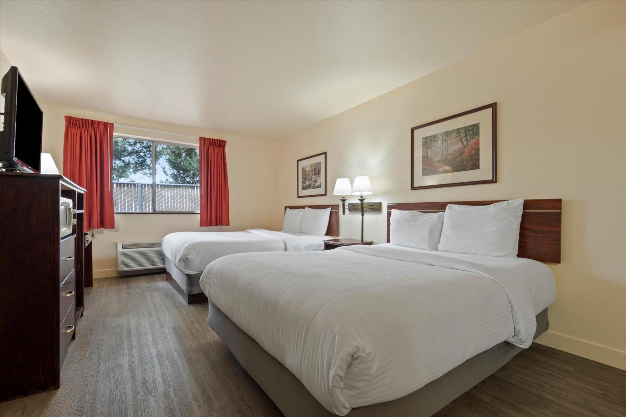 Quincy Inn And Suites Екстериор снимка