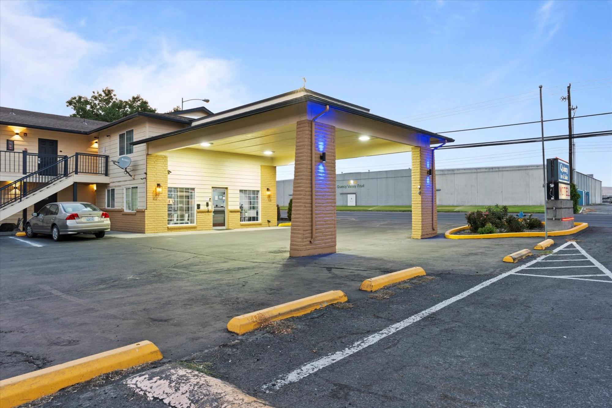 Quincy Inn And Suites Екстериор снимка