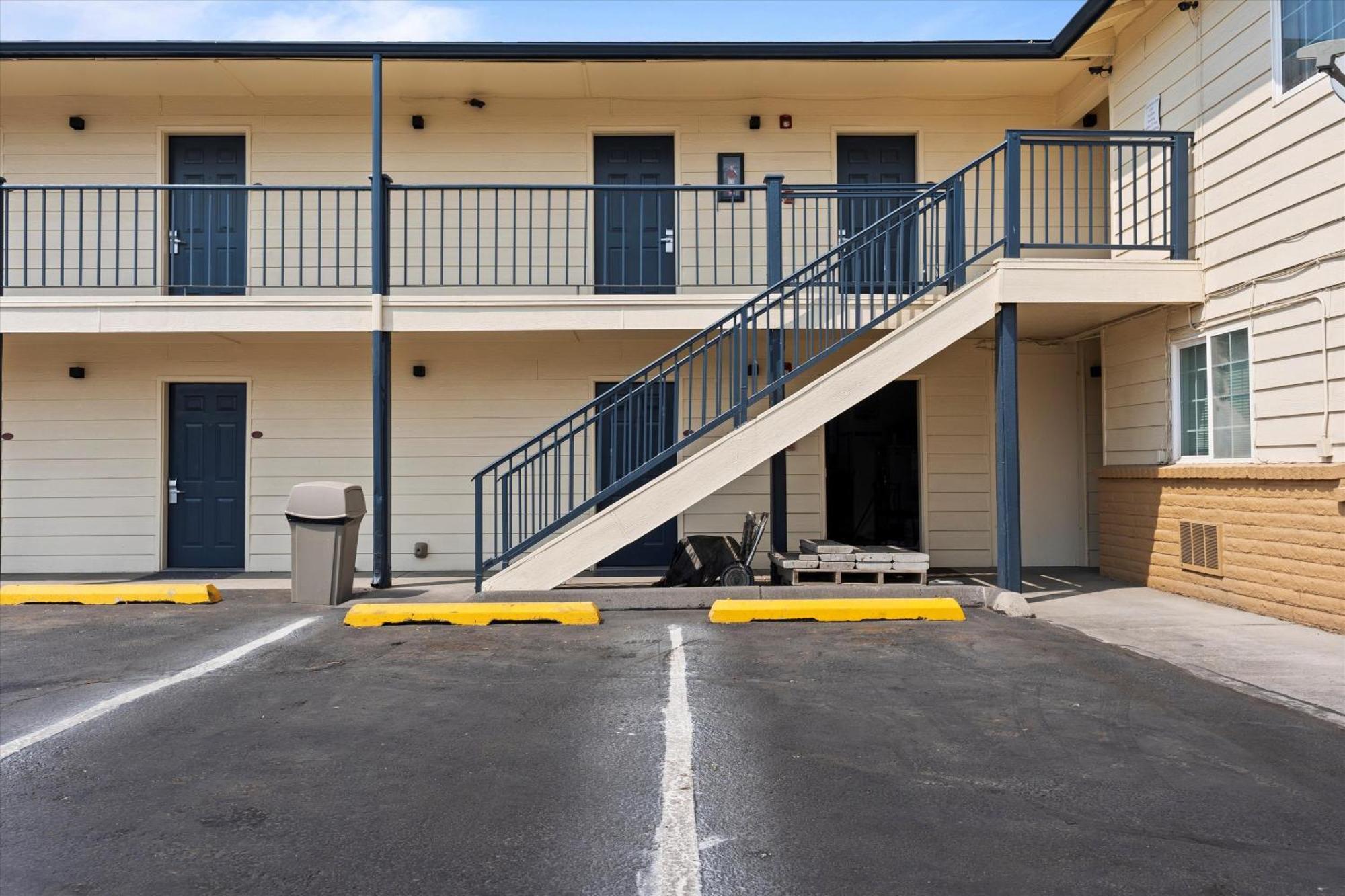 Quincy Inn And Suites Екстериор снимка
