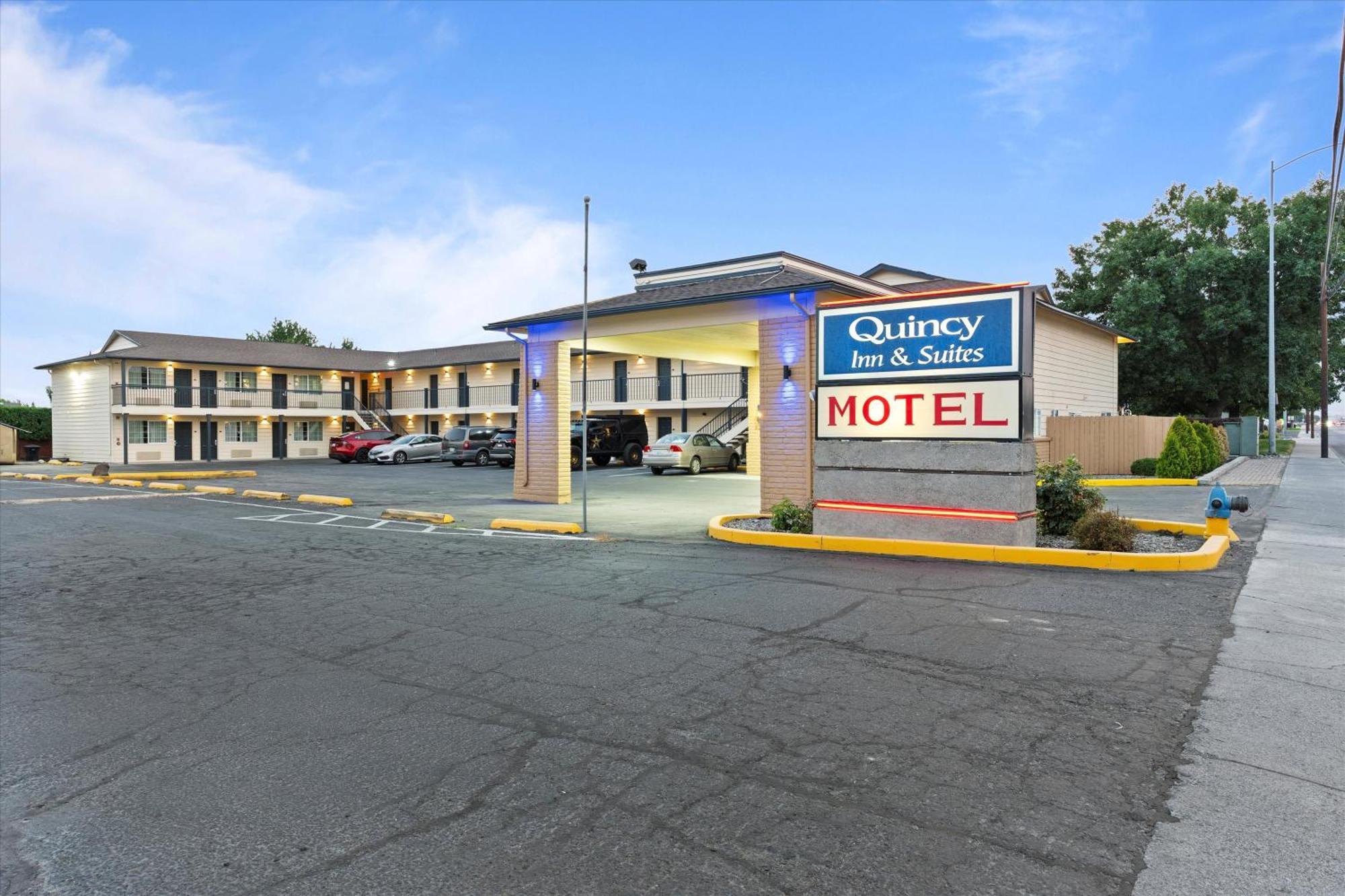 Quincy Inn And Suites Екстериор снимка