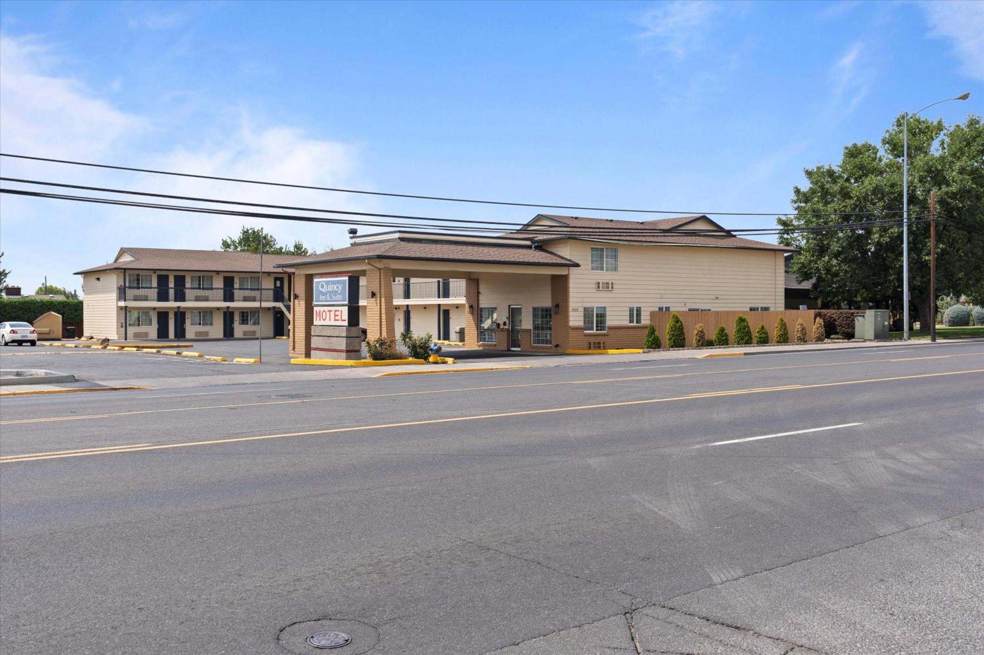 Quincy Inn And Suites Екстериор снимка