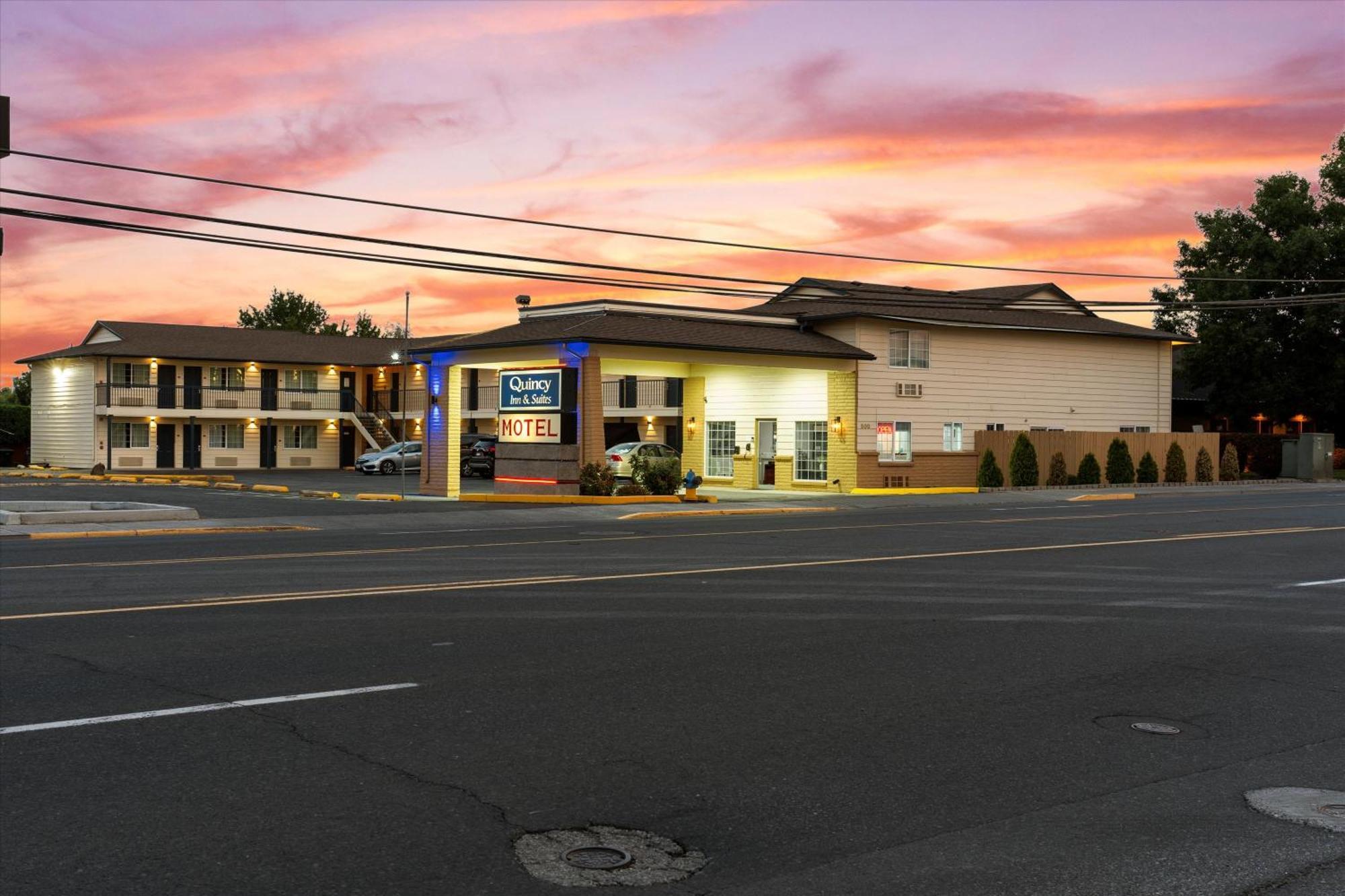 Quincy Inn And Suites Екстериор снимка