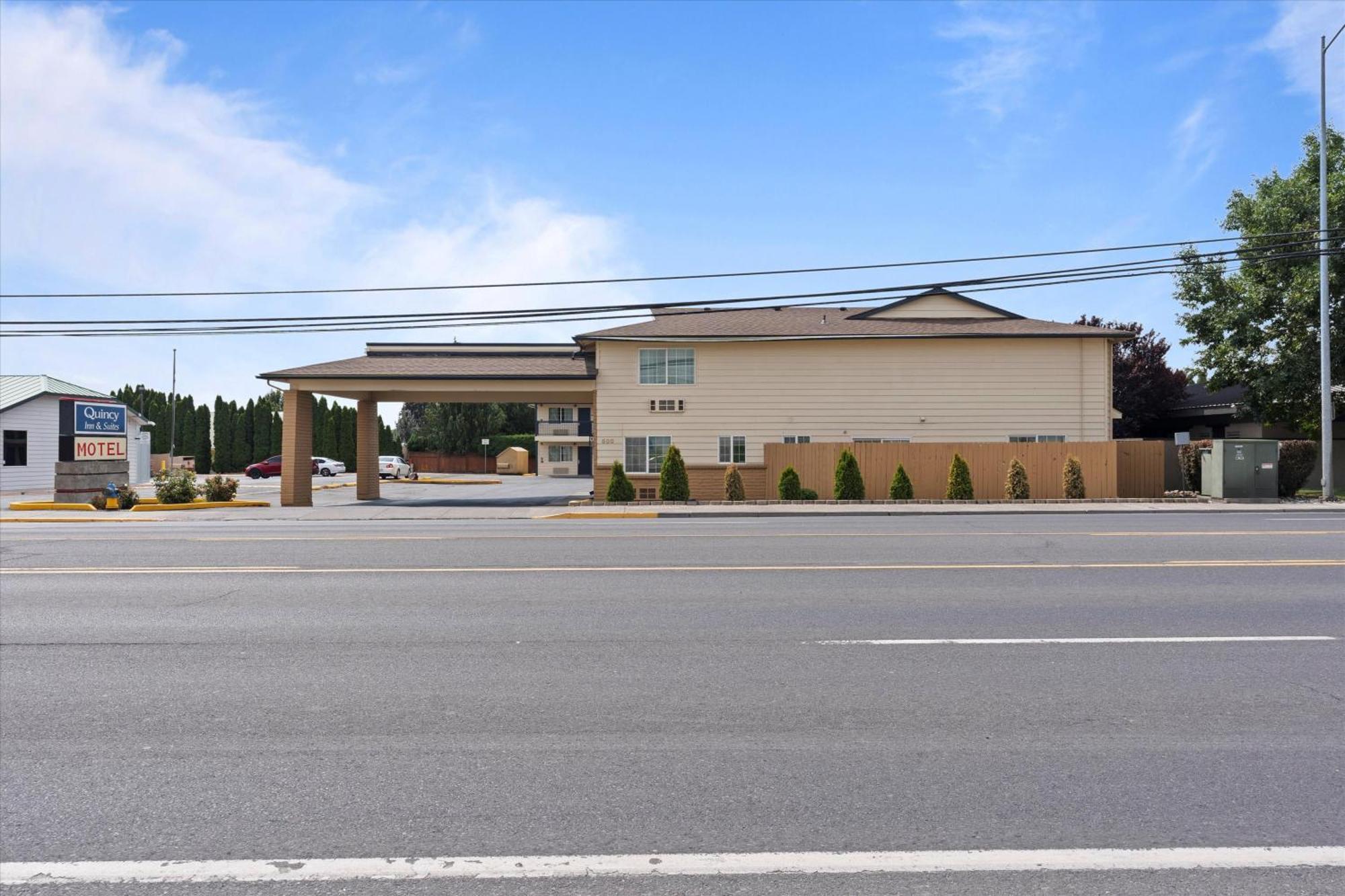 Quincy Inn And Suites Екстериор снимка