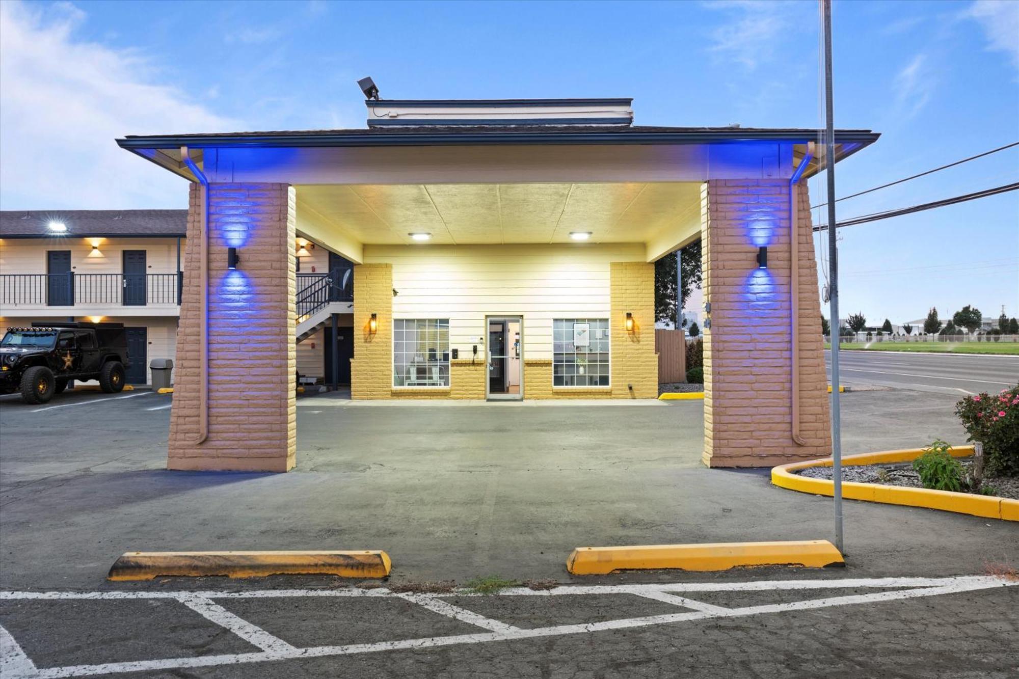 Quincy Inn And Suites Екстериор снимка