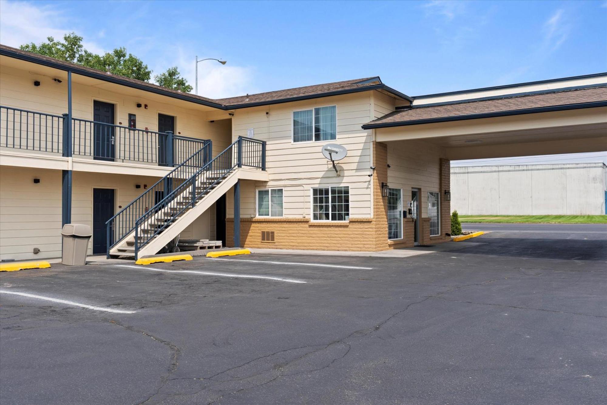 Quincy Inn And Suites Екстериор снимка
