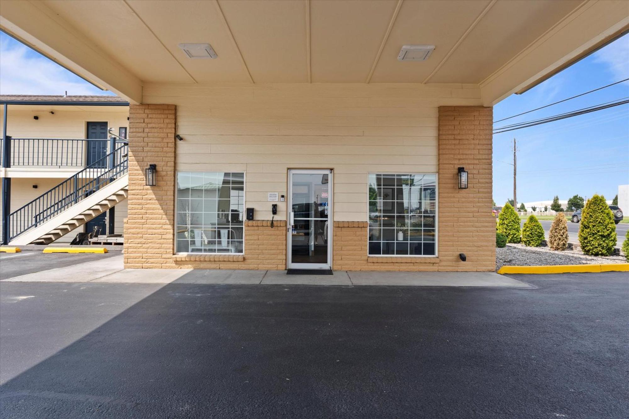 Quincy Inn And Suites Екстериор снимка