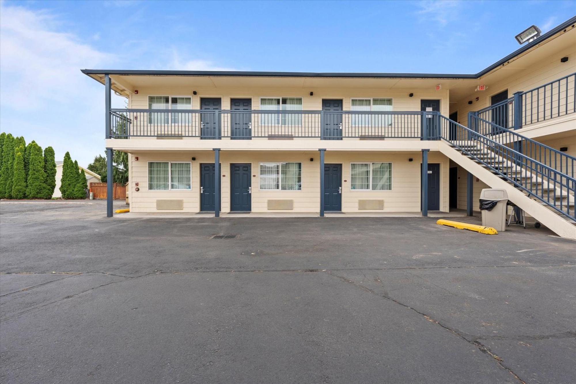 Quincy Inn And Suites Екстериор снимка