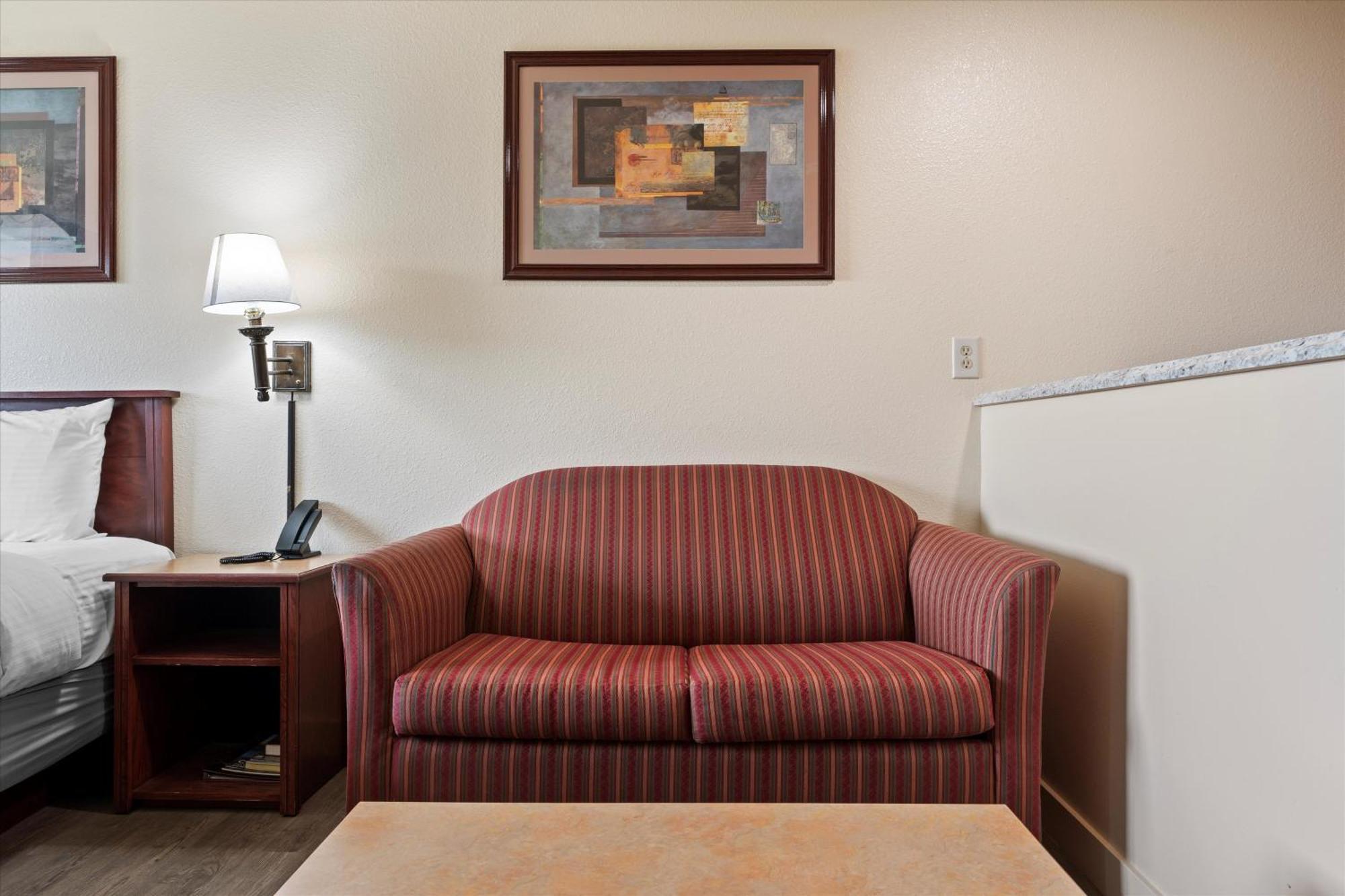 Quincy Inn And Suites Екстериор снимка