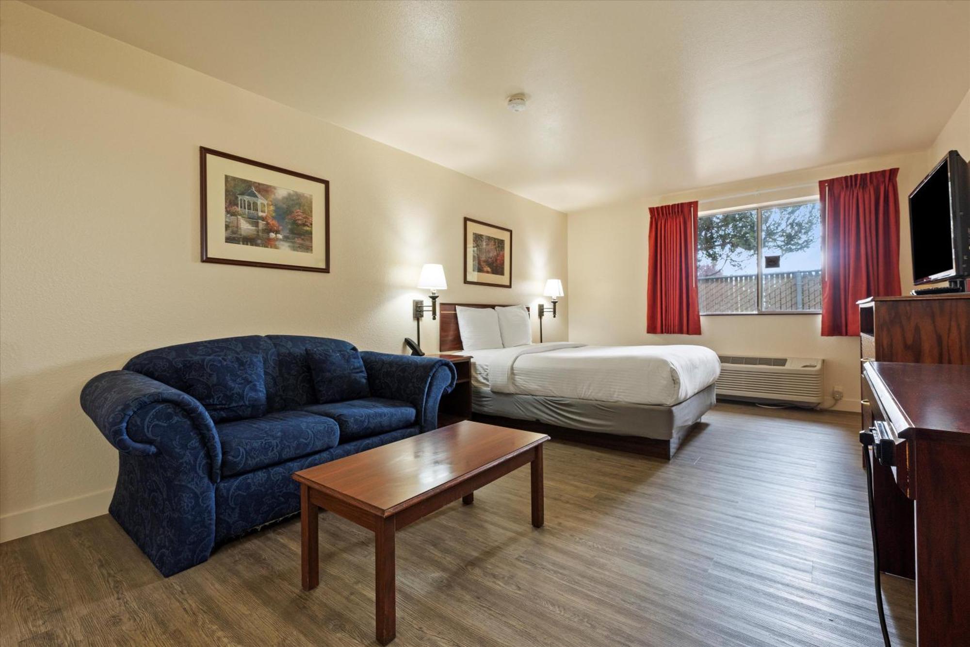 Quincy Inn And Suites Екстериор снимка