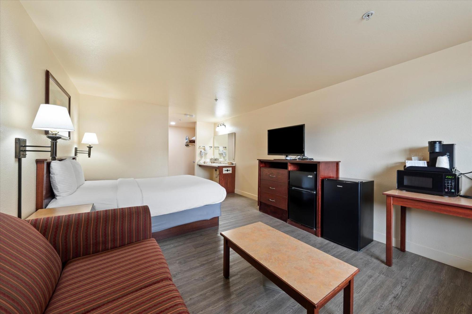 Quincy Inn And Suites Екстериор снимка