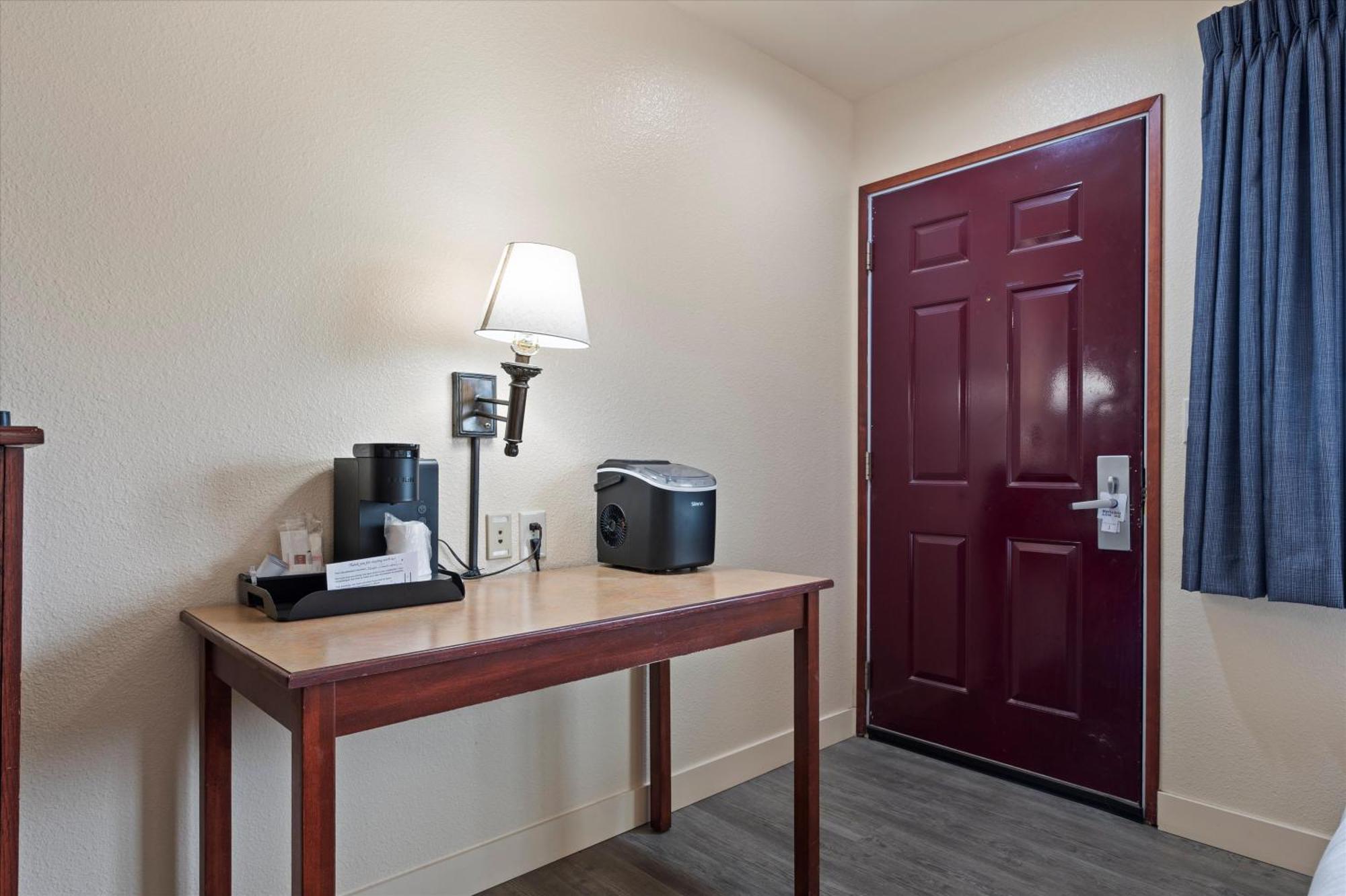 Quincy Inn And Suites Екстериор снимка