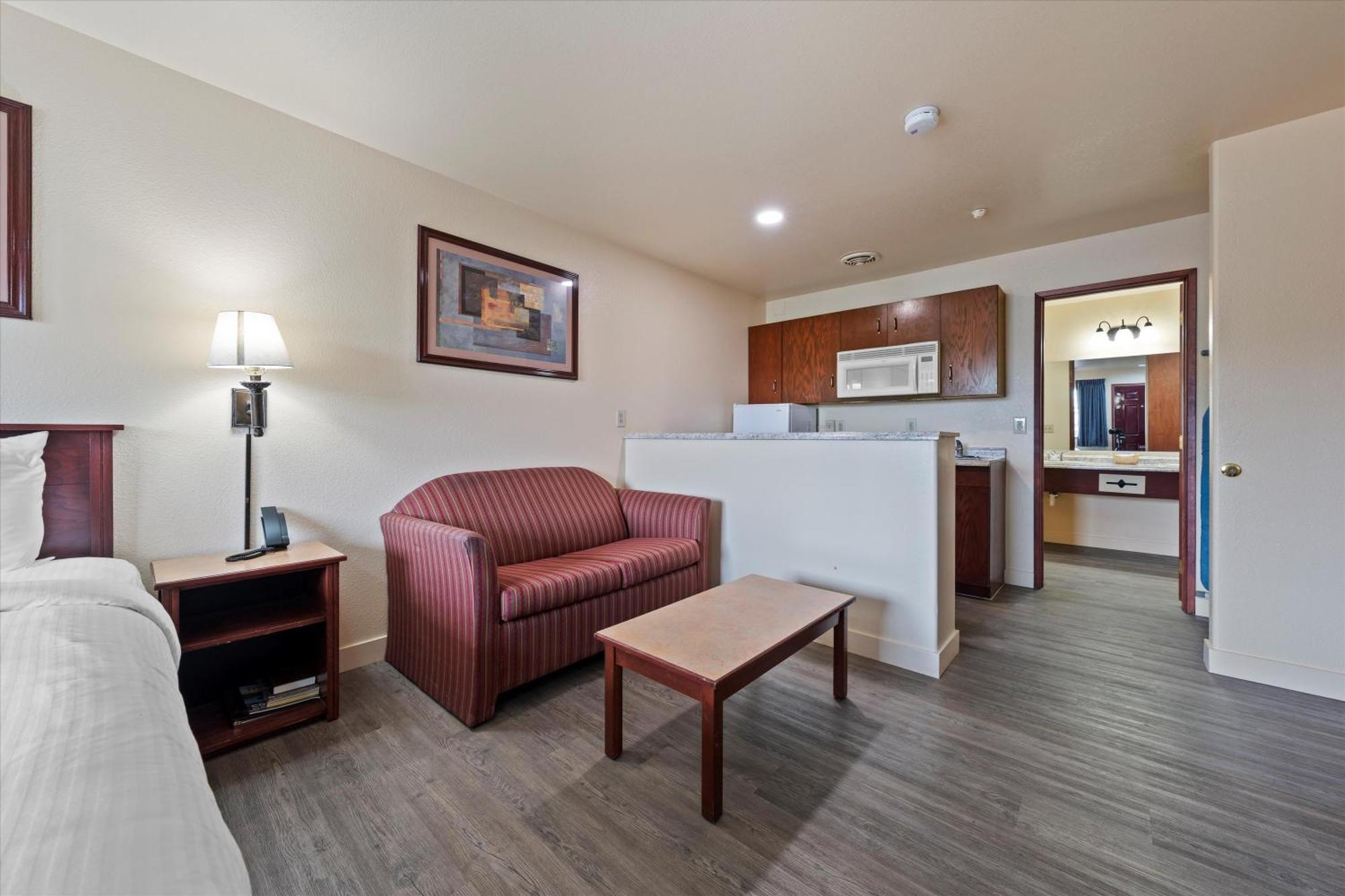 Quincy Inn And Suites Екстериор снимка