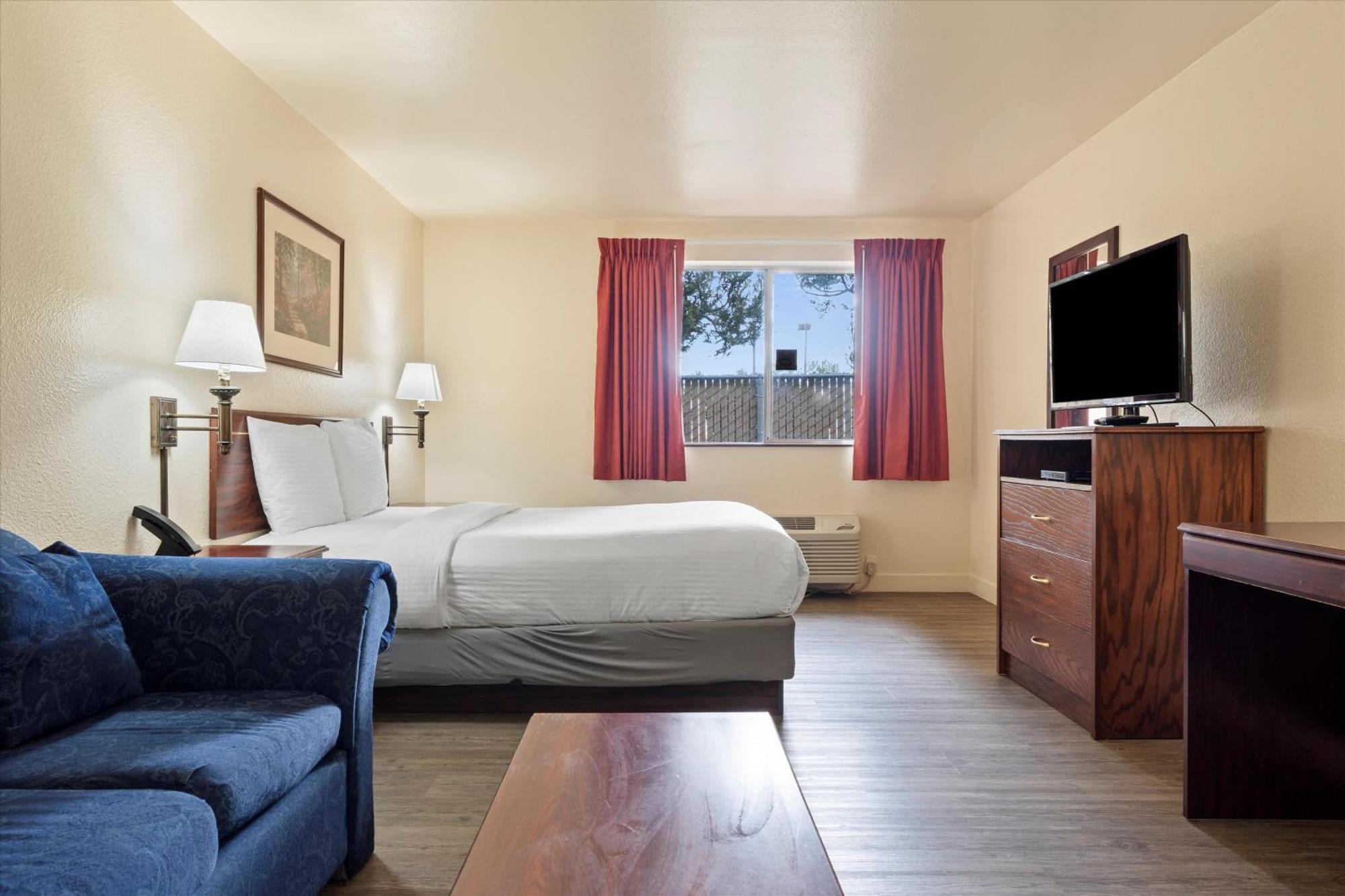 Quincy Inn And Suites Екстериор снимка