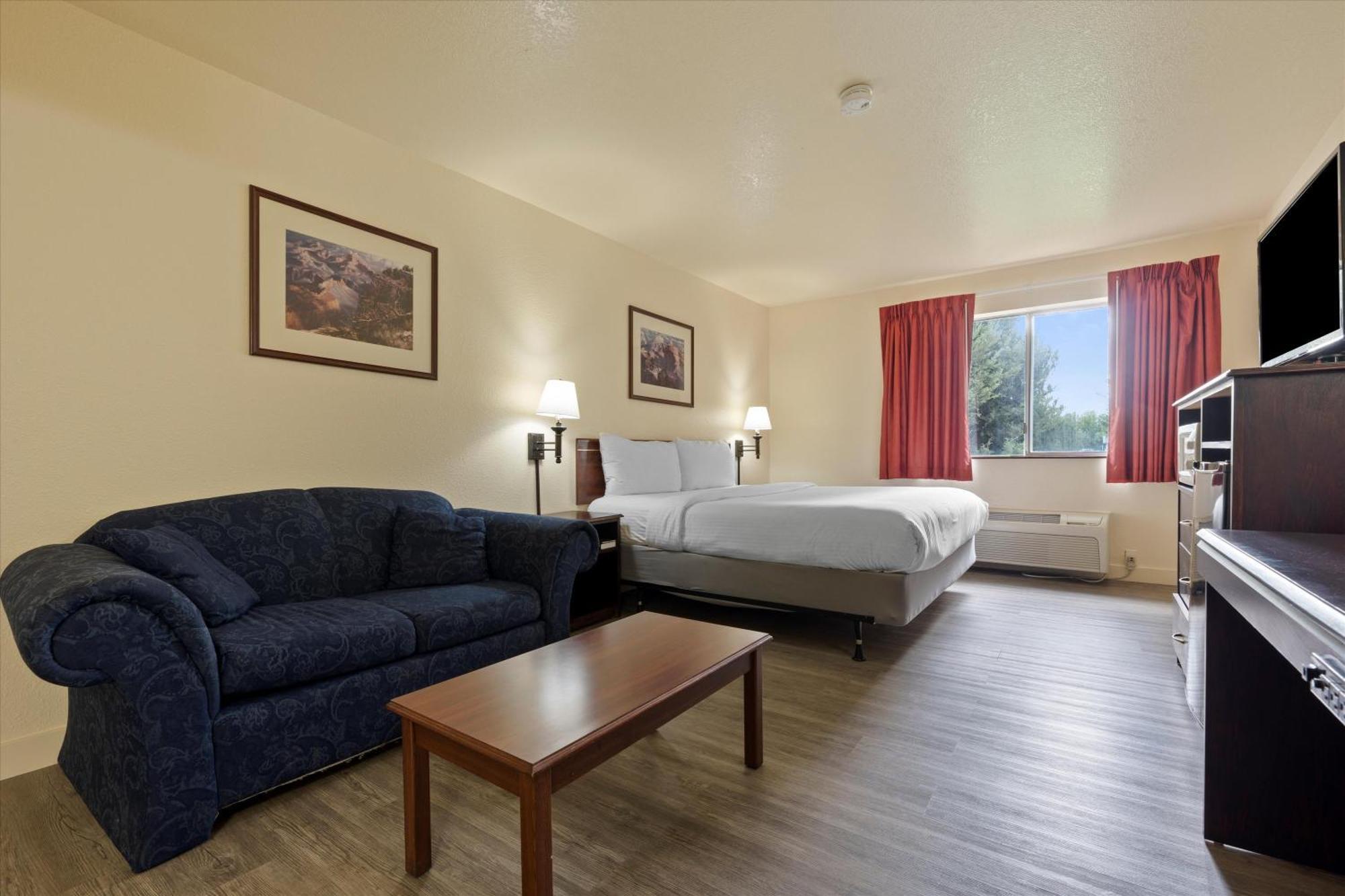 Quincy Inn And Suites Екстериор снимка