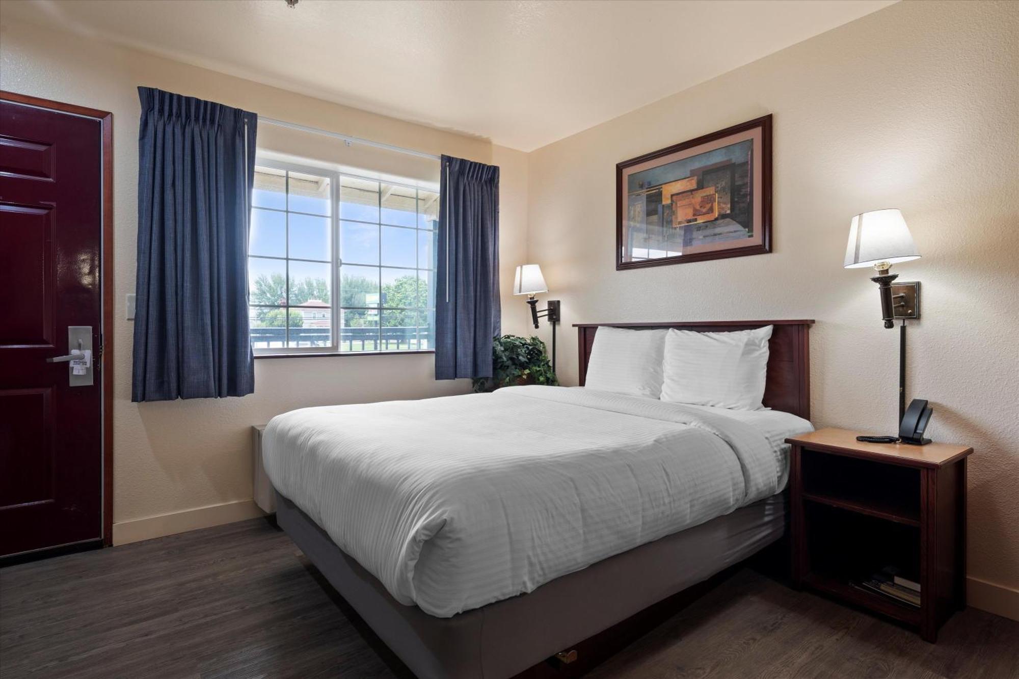 Quincy Inn And Suites Екстериор снимка