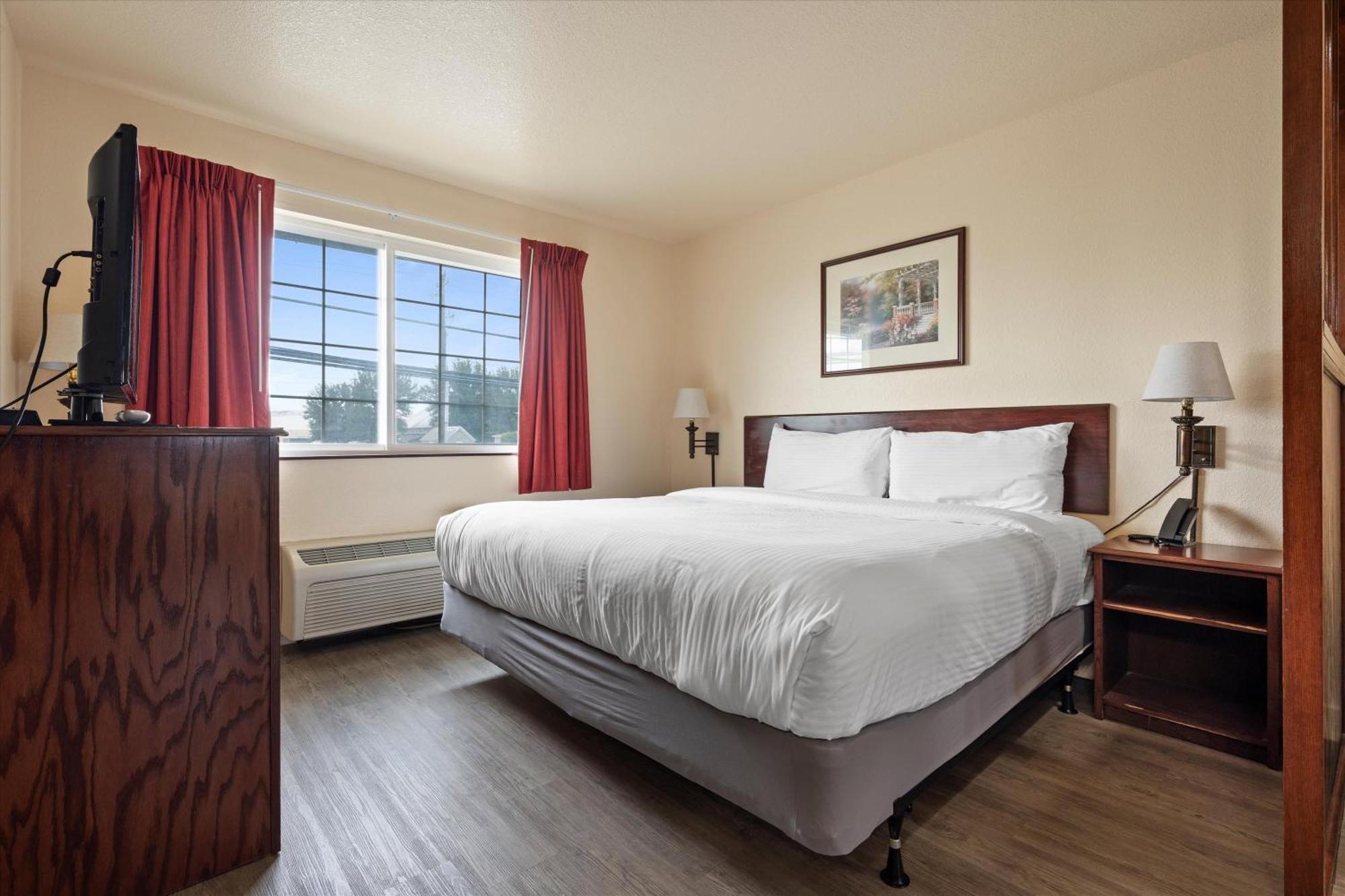 Quincy Inn And Suites Екстериор снимка