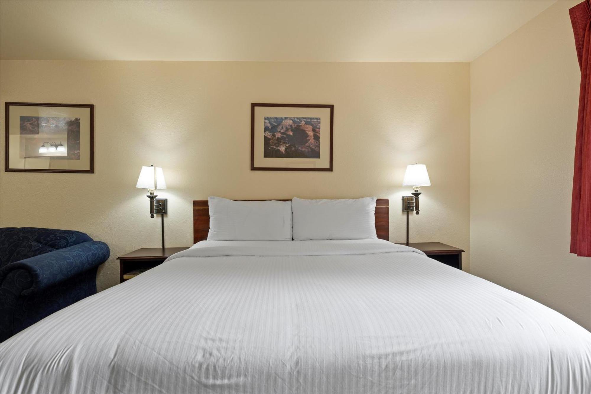 Quincy Inn And Suites Екстериор снимка