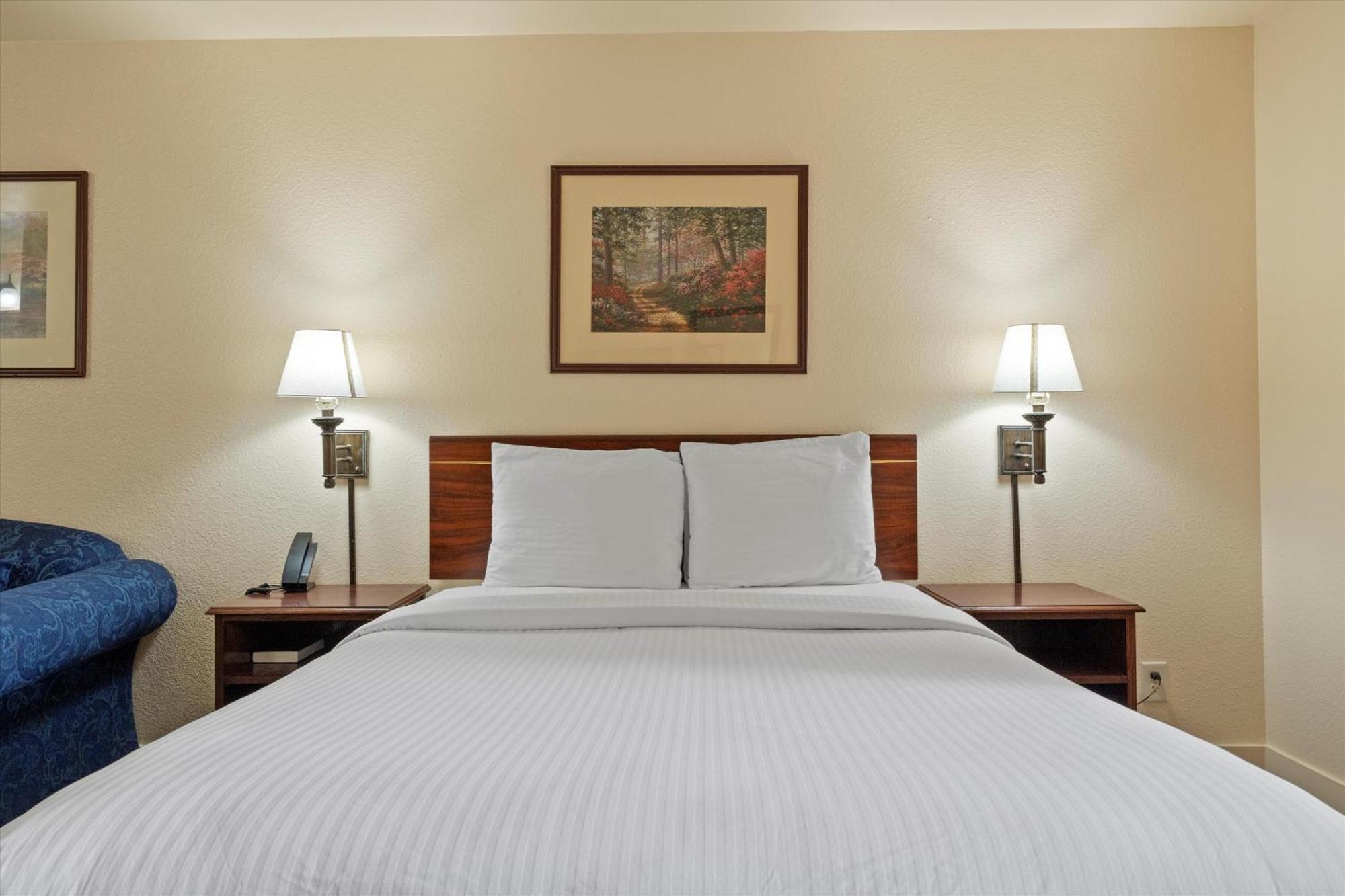 Quincy Inn And Suites Екстериор снимка